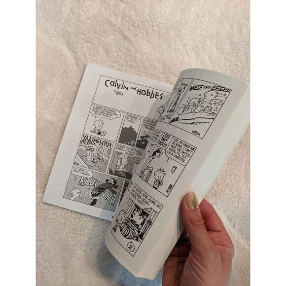 Calvin and Hobbes "Something Under the Bed is Drooling" comic book - Picture 3 of 4